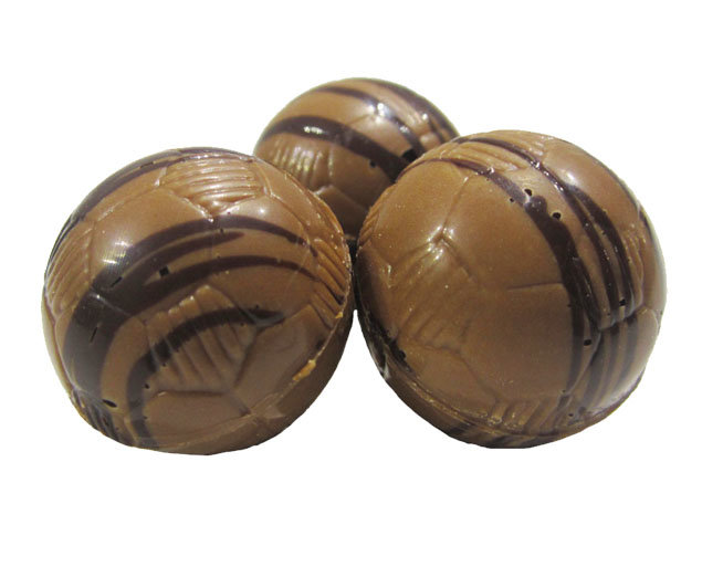 Voetballetjes krokante praliné M